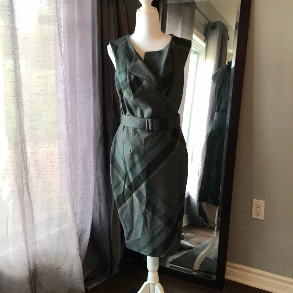 Le Chateau Ensemble 2 piece